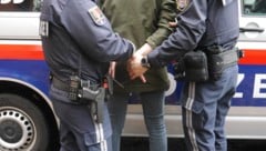 Immer mehr Jugendliche verüben alleine oder in Banden schwere Straftaten in OÖ. Drei davon stehen kommende Woche vor dem Landesgericht Linz. (Bild: sos)