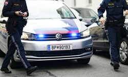 Beim „Airpoirtcenter Wals“ nahm die Polizei einem 20-Jährigen Fürhrerschein und ...