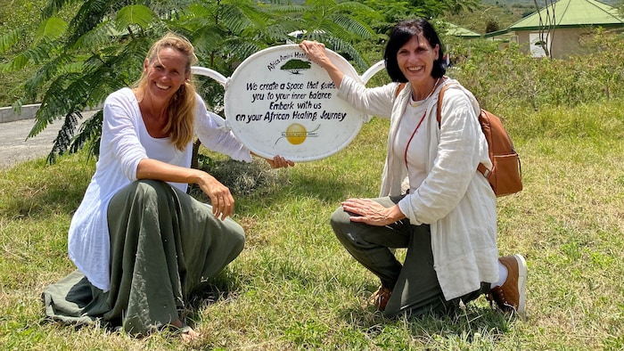 Dr. Cornelia Wallner-Frisee (links) baute mit ihrer Mutter „Africa Amini Alama“ – ein ...