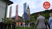 Beim Amtsgebäude im Herzen des Dorfes wurde symbolisch ein Kirschbaum gesetzt.