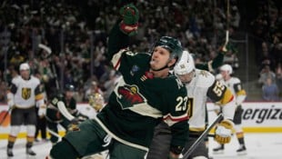 Marco Rossi durfte über seinen ersten Treffer in den NHL-Playoffs jubeln. (Bild: AP/Abbie Parr)