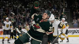 Marco Rossi durfte über seinen ersten Treffer in den NHL-Playoffs jubeln. (Bild: AP/Abbie Parr)