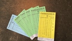 Alte Parkscheine: Die bunten Zettel für 30,60, 90 oder 120 Minuten gibt es weiterhin, der Preis ist aber nun höher. (Bild: Jöchl Martin)