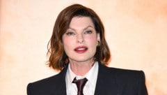 Linda Evangelista im März 2025 bei der Yves Saint Laurent Womenswear Herbst/Winter 2025-2026 Show im Rahmen der Paris Fashion Week in Paris (Bild: Viennareport)