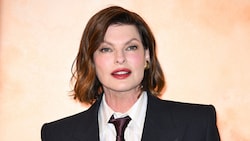 Linda Evangelista im März 2025 bei der Yves Saint Laurent Womenswear Herbst/Winter 2025-2026 Show im Rahmen der Paris Fashion Week in Paris (Bild: Viennareport)
