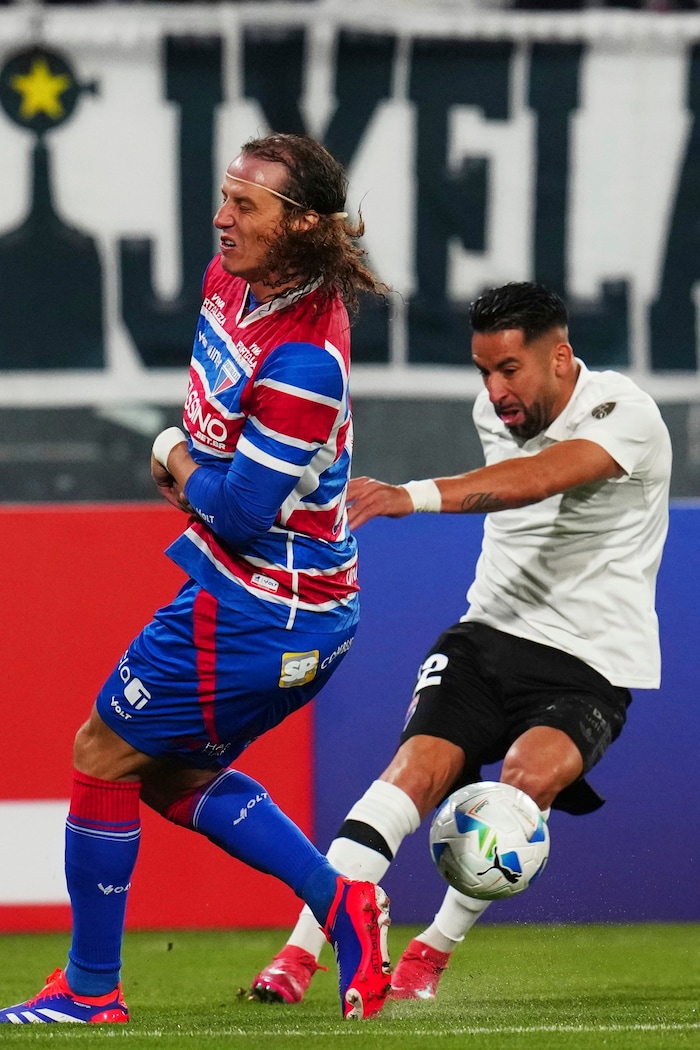 David Luiz (li.) beim Copa-Libertadores-Spiel von Fortaleza gegen Colo Colo (beim Stand von 0:0 ...