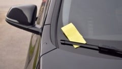 Schon vier Sekunden nach Ablauf des Parktickets fand Katharina R. eine Zahlungsaufforderung an ihrer Windschutzscheibe. (Symbolfoto) (Bild: Natalia - stock.adobe.com)