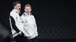 Sandro Wagner (l.) mit Cheftrainer Julian Nagelsmann (Bild: AFP/APA/Ronny Hartmann)
