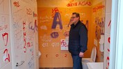 Christian Finster von der FPÖ ist fassungslos über die zerstörten WC-Anlagen.