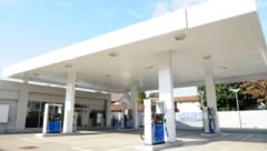 Der Täter schlug bei Automaten in der Nähe von Tankstellen zu. (Bild: araho - stock.adobe.com)