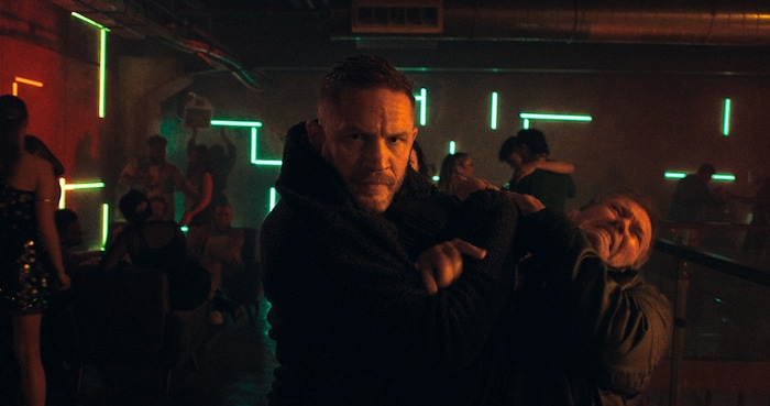 Das Leben ist hart, Tom Hardy definitiv härter – diesmal als korrupter Polizist.