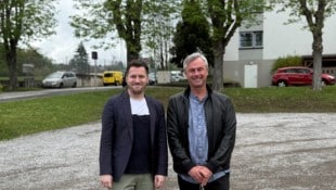 Mit dem neuen Parkmanagementsystem ist ein Schulterschluss über die Parteigrenzen hinweg gelungen, betonen Vizebürgermeister Adrian Kubat (SPÖ) und FPÖ-Politiker Norbert Hofer. (Bild: Stadtgemeinde Pinkafeld)