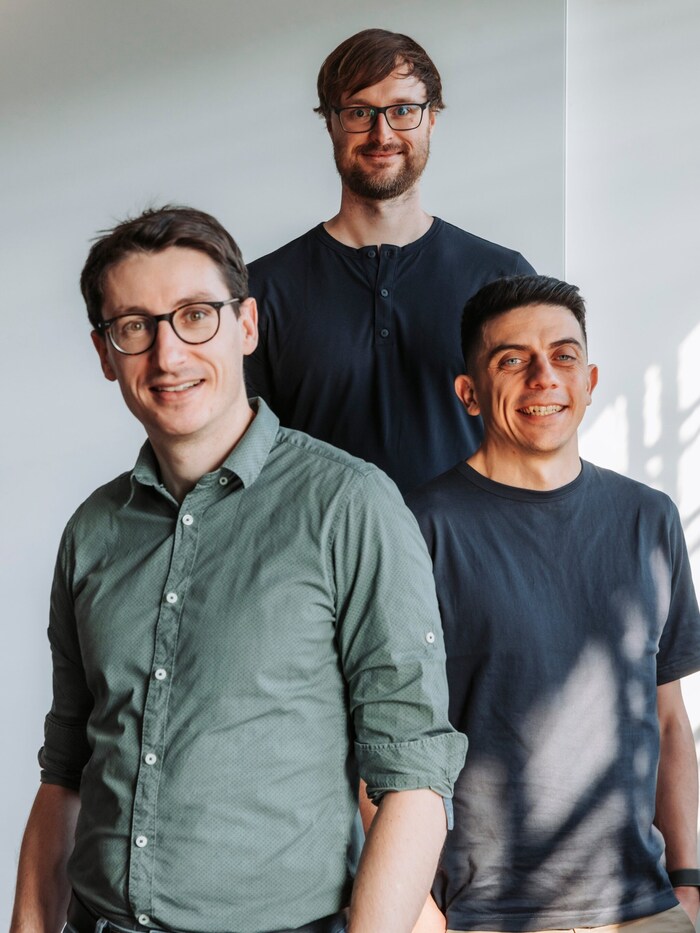 Johannes Brandstetter, Dennis Just und Miks Mikelsons freuen sich über die Finanzierung.