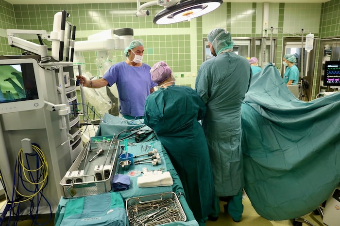 Jeder zweite hält Peter Hackers Forderung nach einer eigenen OP-Warteliste für Gastpatienten für ...