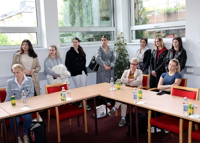 Die Jury kürte die drei besten Fußpflegerinnen.