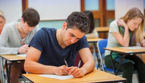 Ab 5. Mai treten die Abschlussklassen zur schriftlichen Matura an. Gute Vorbereitung ist alles. (Bild: stock.adobe.com)