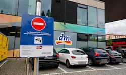 Die OpenDesk GmbH verwaltet die Parkplätze des Fitnessstudios und lässt die Zahlungsschreiben ...