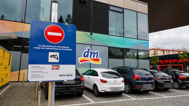 Die OpenDesk GmbH verwaltet die Parkplätze des Fitnessstudios und lässt die Zahlungsschreiben ausstellen.