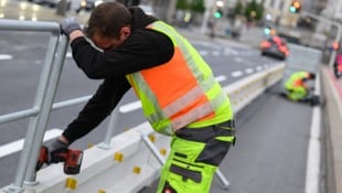 Am Donnerstagabend wurde mit dem Rückbau begonnen (Bild: Kerschbaummayr Werner)