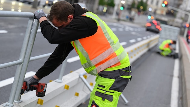 Am Donnerstagabend wurde mit dem Rückbau begonnen (Bild: Kerschbaummayr Werner)