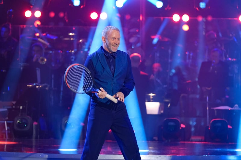 Stefan Koubek am Tanzparkett (Bild: ORF/Hans Leitner)