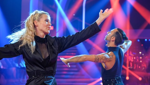 Am Freitag steigt bei „Dancing Stars“ die letzte Folge vor dem Halbfinale. Simone Lugner und Tanzpartner Danilo Campisi performen diesmal zum Thema „Liebe“.  (Bild: ORF/Hans Leitner)