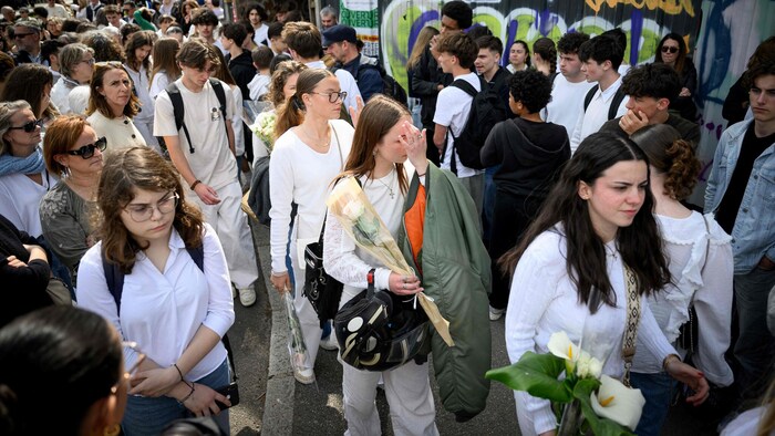 Die fassungslosen Schüler bei der Gedenkveranstaltung