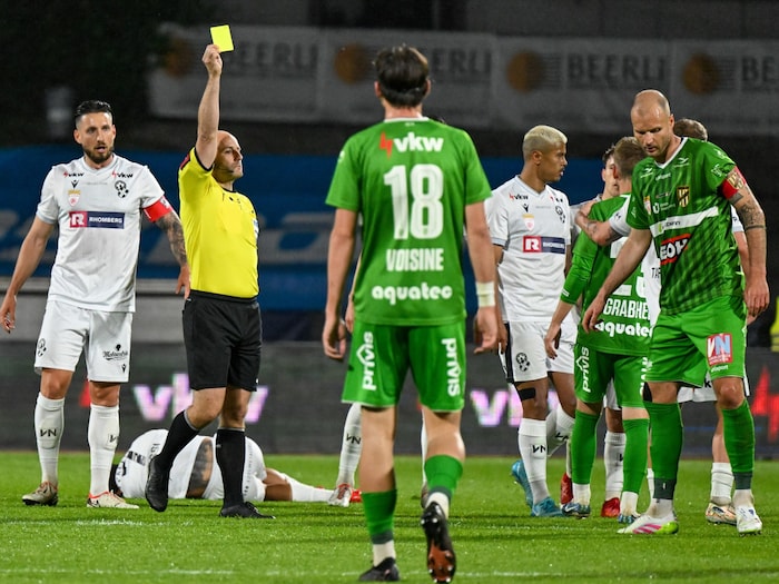 Austria-Kapitän Matthias Maak sah die gelbe Karte.