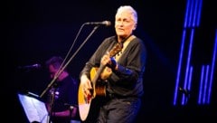 Mit einer opulenten 33-Song-Setlist spielte sich Rainhard Fendrich in die Herzen von 10.000 begeisterten Fans. (Bild: Andreas Graf)