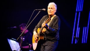 Mit einer opulenten 33-Song-Setlist spielte sich Rainhard Fendrich in die Herzen von 10.000 begeisterten Fans. (Bild: Andreas Graf)