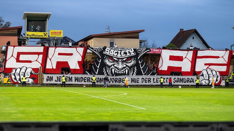 Die Fans des GAK lieferten auch in Hartberg eine tolle Show ab. (Bild: GEPA)