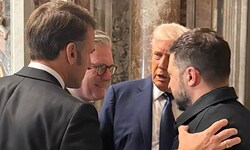 Von links: Frankreichs Präsident Emmanuel Macron, Großbritanniens Premier Keir Starmer, ...