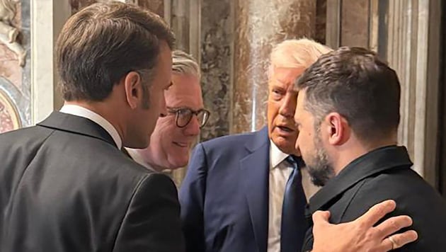 Von links: Frankreichs Präsident Emmanuel Macron, Großbritanniens Premier Keir Starmer, US-Präsident Donald Trump und der ukrainische Präsident Wolodymyr Selenskyj (Bild: AFP)