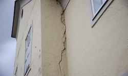Risse können Altstadthaus-Besitzern in Salzburg teuer kommen. (Symbolbild)