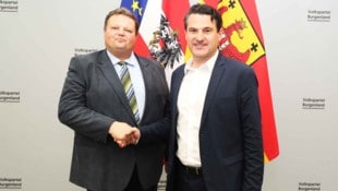 Obmänner unter sich: Christoph Zarits (re.) und Bernd Strobl. (Bild: Reinhard Judt)