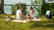 Der Mattsee ist von vielen privaten Seegrundstücken umgeben. Im Bild einer der tageweise ...