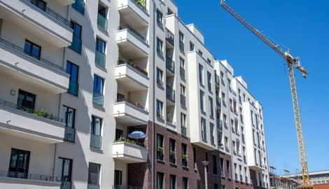 Neue Wohnungen haben vor allem im Osten Österreichs an Wert gewonnen. (Bild: elxeneize – stock.adobe.com)