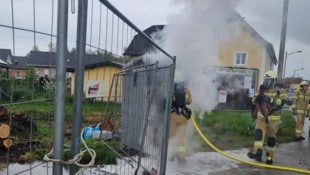 Die Feuerwehr schritt rasch ein. (Bild: FF Bürmoos)