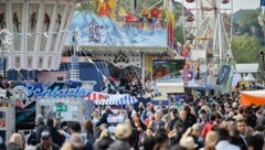 Tausende Urfahranermarkt-Fans strömten am gestrigen Starttag ans Donauufer – der Wettergott ...