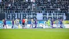 „Gruber raus!“ Die LASK-Fans feuern gegen CEO Siegmund Gruber. (Bild: GEPA)