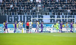 „Gruber raus!“ Die LASK-Fans feuern gegen CEO Siegmund Gruber.