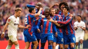 Crystal Palace gewann mit 3:0 gegen Aston Villa und steht damit im FA-Cup-Finale.