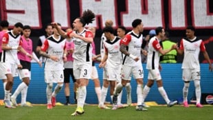 Großer Jubel bei Eintracht Frankfurt (Bild: AFP/KIRILL KUDRYAVTSEV)