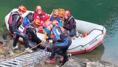 Salzburgs Wasserretter im Einsatz, hier bei einer Übung. (Symbolbild)