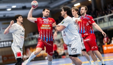 Fivers-Kapitän Marin Martinovic (am Ball), Leander Brenneis und Co. greifen an.