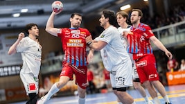Fivers-Kapitän Marin Martinovic (am Ball), Leander Brenneis und Co. greifen an.