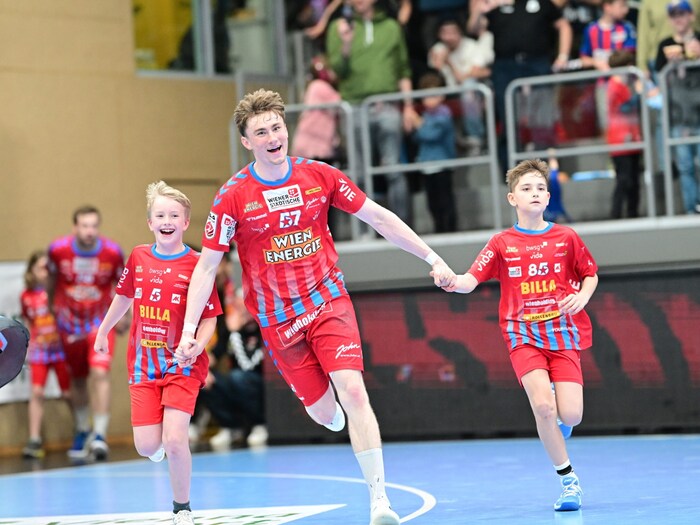 Das Play-off konnte beginnen: Teamflügel Jakob Nigg, später Topscorer.