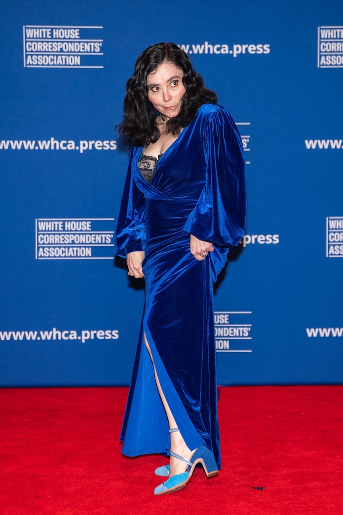Schauspielerin Alex Borstein, bekannt aus „Gilmore Girls“ und „The Marvelous Mrs. Maisel“ erinnerte offenbar an den White-House-Look von Lauren Sanchez.