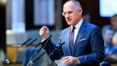 Innenminister Gerhard Karner will den österreichischen Asyl-Weg konsequent weiter verfolgen.