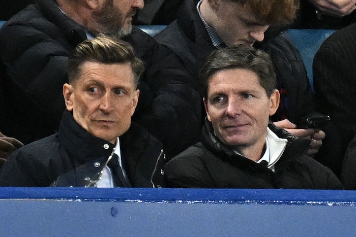 Steve Parish (li.)